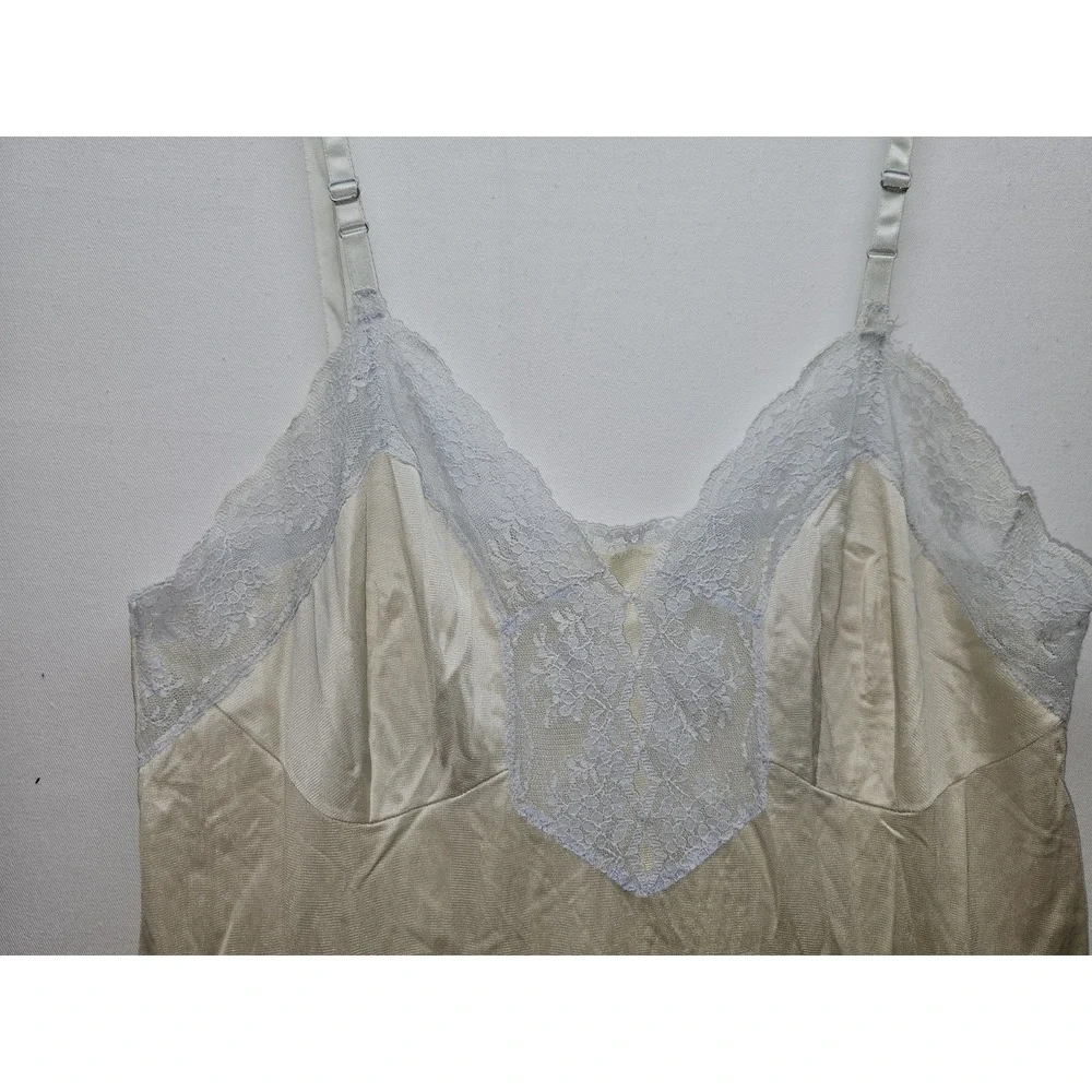 VTG 70s Montgomery Ward Full Slip Dress Size 34 Beige Feminine Romantic Glam